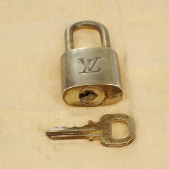 LOUIS VUITTON LV 10 SET PADLOCK KEY BAG CHARM CADENA GOLD PLATED FRANCE 37EB419 - Picture 3 of 4